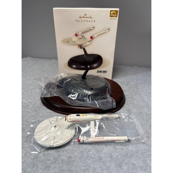 Hallmark 2006 Star Trek U.S.S. Enterprise NCC-1701 Keepsake Ornament with Magic - Picture 1 of 9